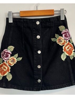 Topshop Moto Floral Embroidered Black Denim Mini Skirt Size 4
